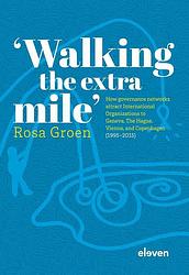 Foto van Walking the extra mile - rosa groen - ebook (9789051896817)