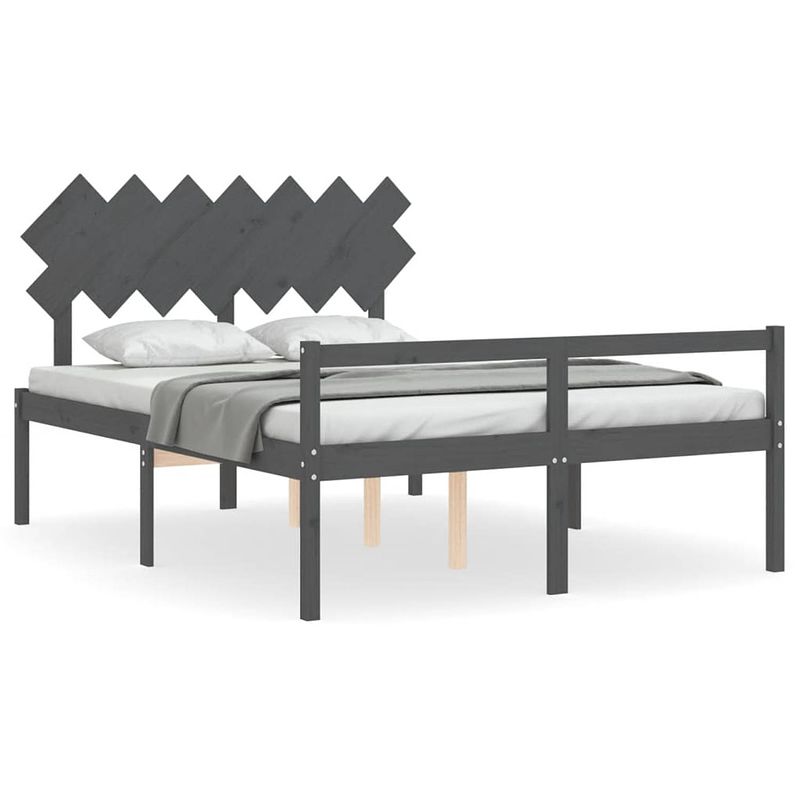 Foto van The living store bedframe - massief grenenhout - grijs - 205.5 x 155.5 x 81 cm - geschikte matras- 150 x 200 cm -