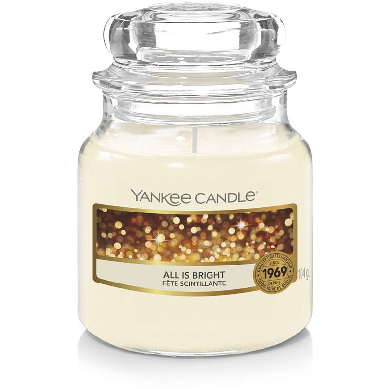 Foto van Yankee candle geurkaars small all is bright - 9 cm / ø 6 cm