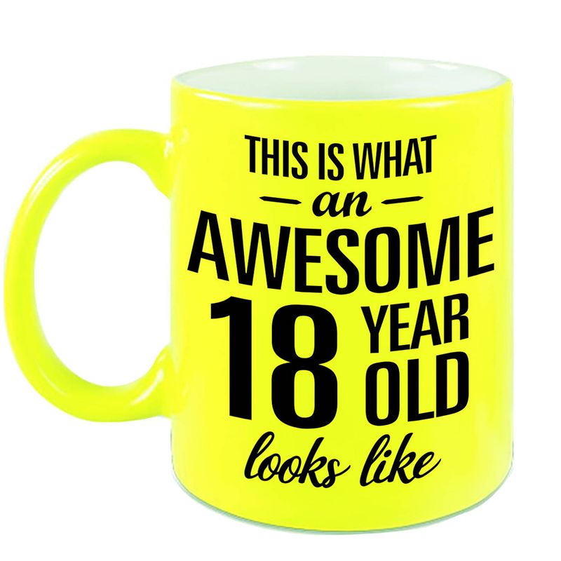 Foto van Awesome 18 year cadeau mok / beker neon geel 330 ml - feest mokken