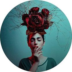 Foto van Wizard+genius flowers in her hair vlies fotobehang 140x140cm rond