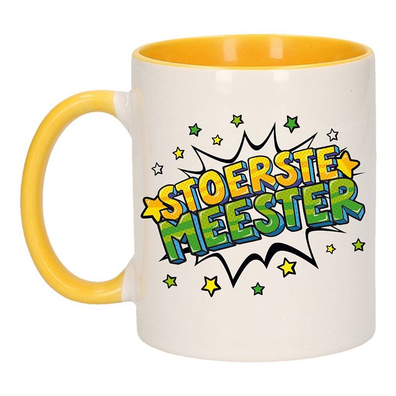 Foto van Stoerste meester cadeau mok / beker wit en geel 300 ml - feest mokken