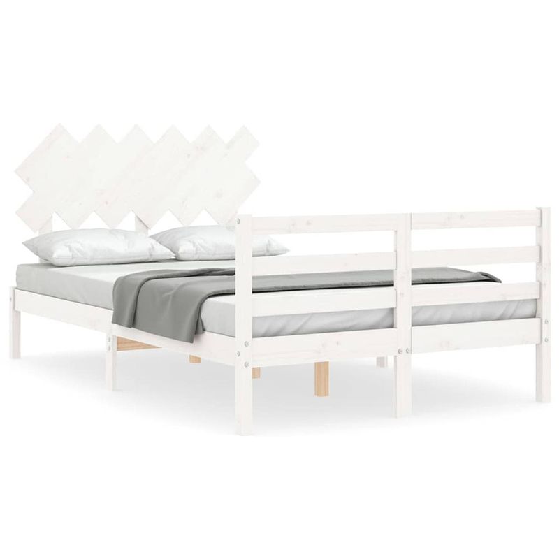 Foto van The living store houten bedframe - grenenhout - 205.5 x 125.5 x 81 cm - wit