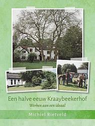 Foto van Een halve eeuw kraaybeekerhof - werken aan een ideaal - michiel rietveld - paperback (9789492326898)