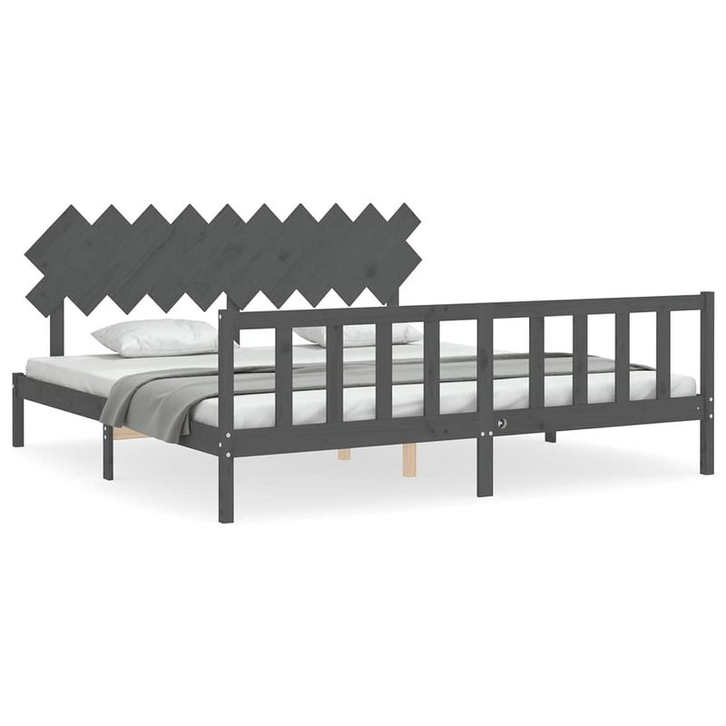 Foto van The living store massief grenen bedframe - grijs - 205.5 x 205.5 x 80.5 cm - multiplex lattenbodem - functioneel hoofd-