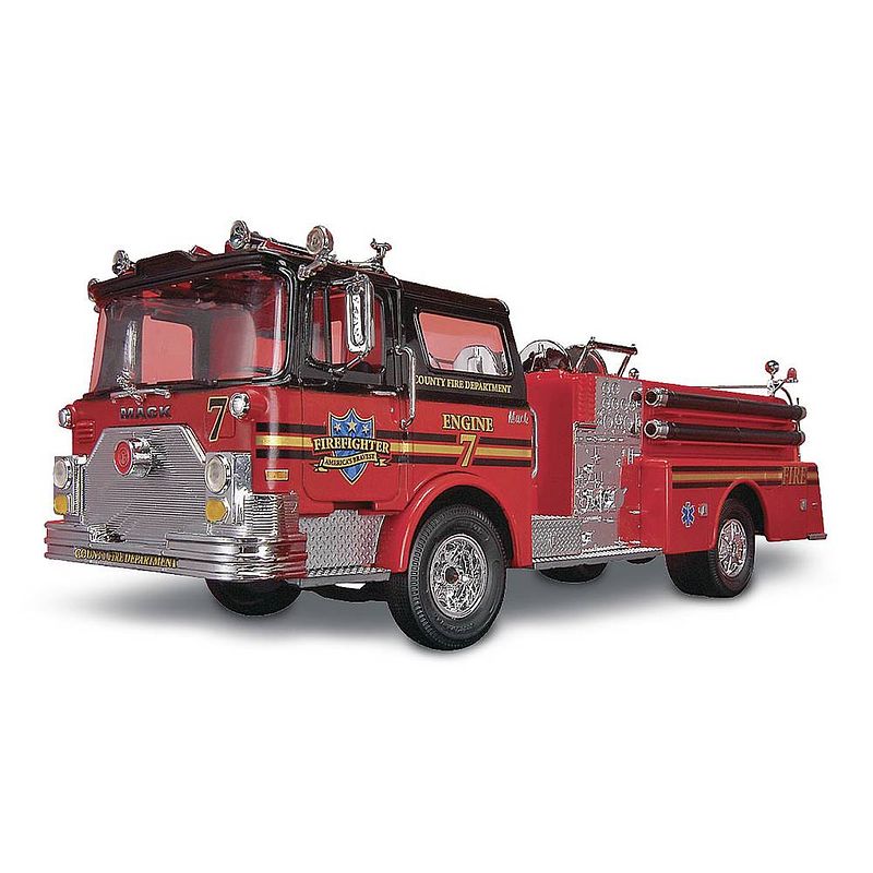 Foto van Revell 11225 mack fire pumper - snap tite brandweerauto (bouwpakket) 1:32