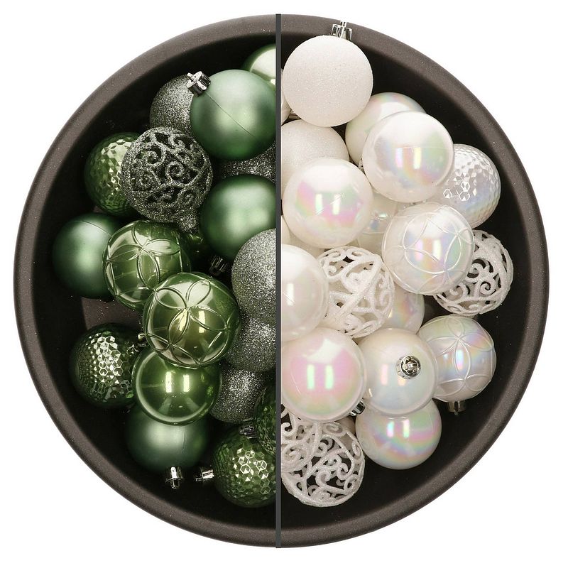 Foto van 74x stuks kunststof kerstballen mix van salie groen en parelmoer wit 6 cm - kerstbal