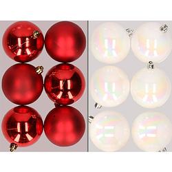 Foto van 12x stuks kunststof kerstballen mix van rood en parelmoer wit 8 cm - kerstbal