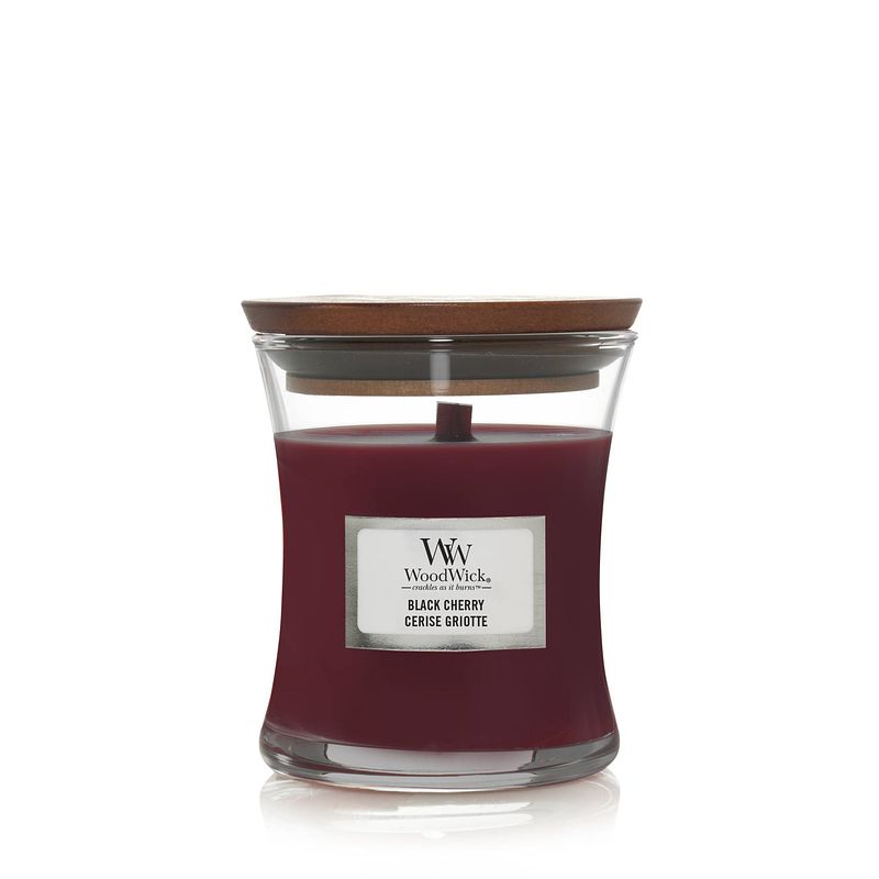 Foto van Woodwick geurkaars mini black cherry - 8 cm / ø 7 cm